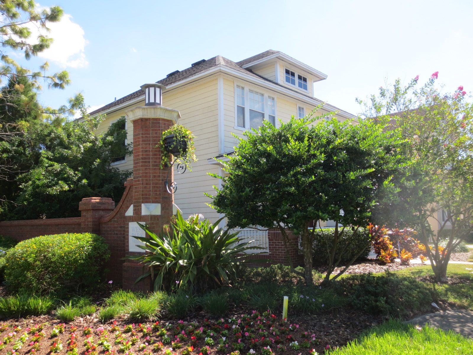 Tampa house with garden Tampa house with garden